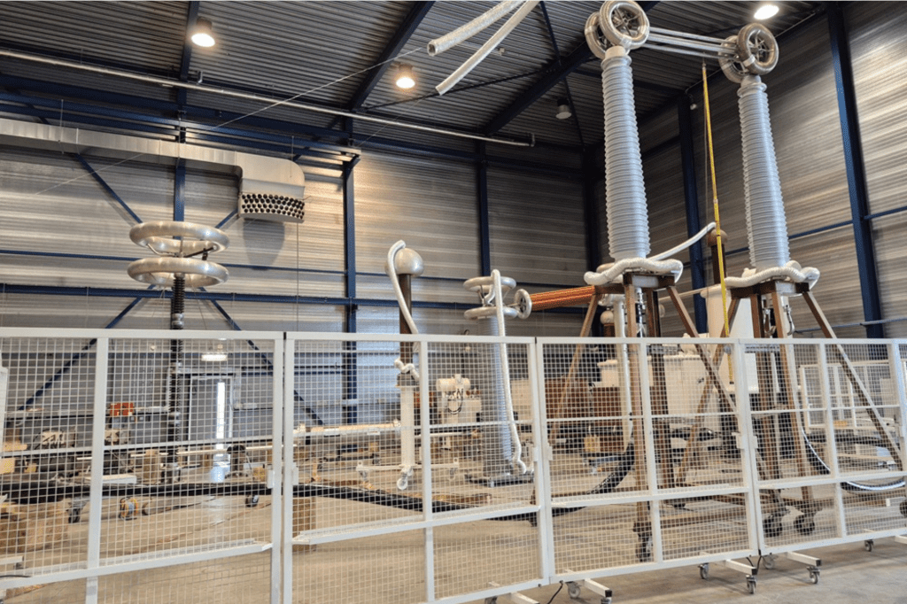 Kema Lab Powerlab Technicus Elektrotechniek in het High Power Lab bij KEMA - Compass ...